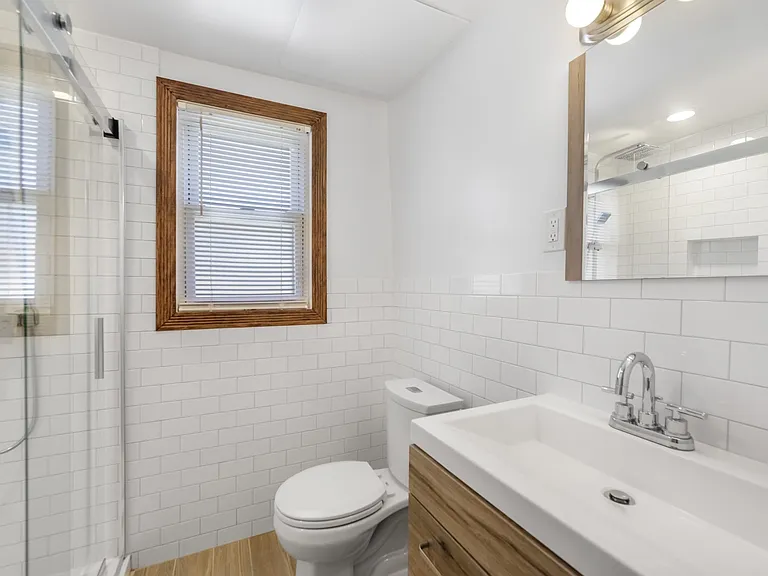 262 James St — Photo 11