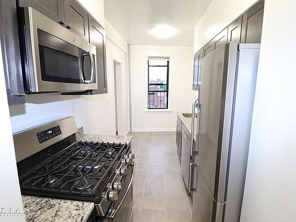 5th image of 15110 35th Ave APT 3L