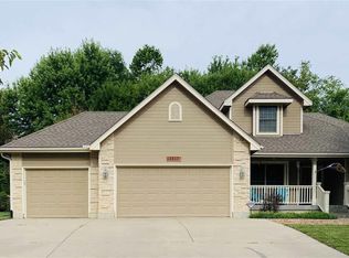 3517 SW Spring Hill Dr, Topeka, KS 66614