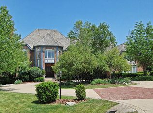 525 W Lancaster Ct, Inverness, IL 60010