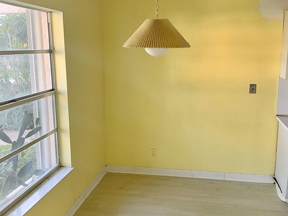 3rd image of 1621 NW 18th Avenue #102