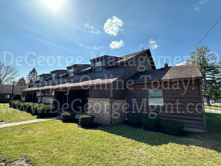 305 1/2 Madison St — Photo 3