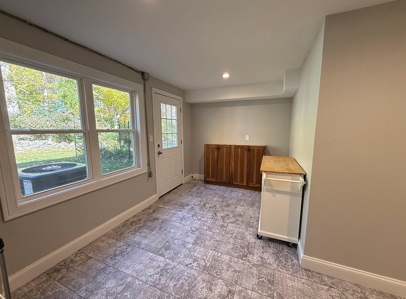 1639 Newfield Ave — Photo 2