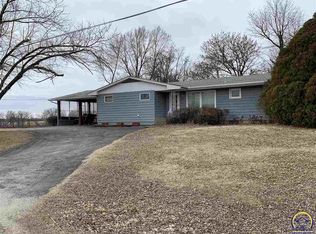 835 S 4th St, Osage City, KS 66523