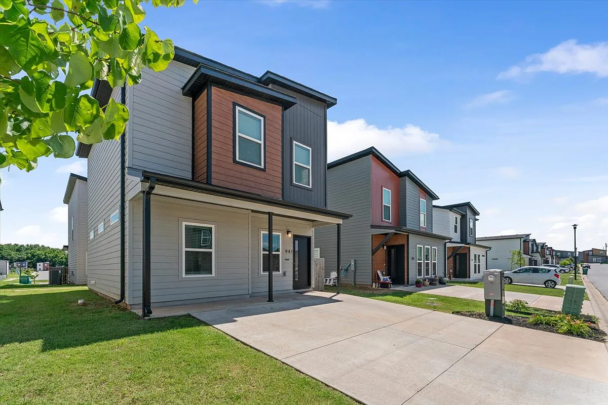 2 bed, 1250 sqft, $1,395 — Photo 3