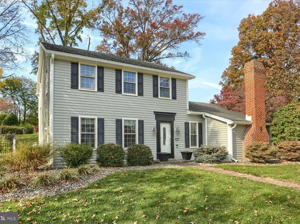 5216 Meadowbrook Dr, Mechanicsburg, PA 17050