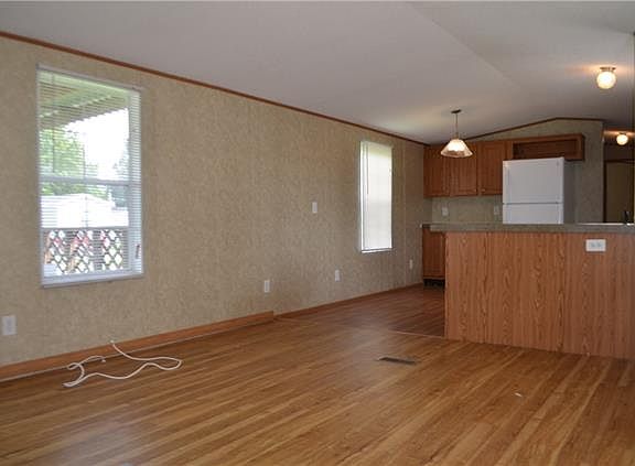2nd image of 126 Robert St