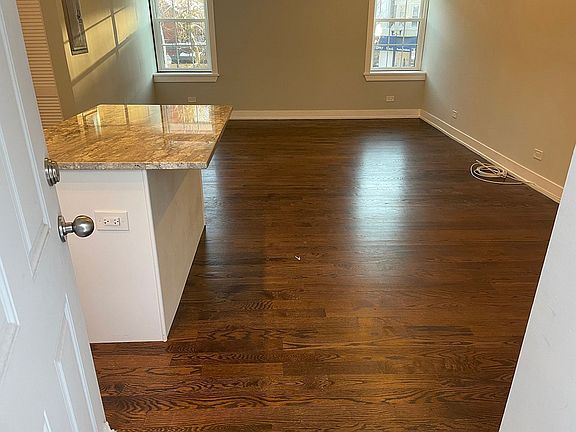 3rd image of 3937 N Lincoln Ave #2R