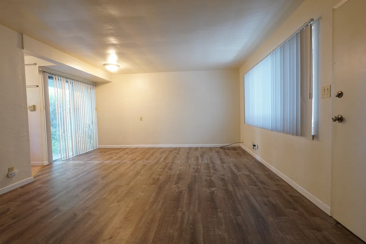 Living room and dining area - 1517 Francisco St #1