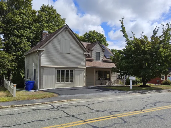 63 Pleasant St, Rockland, MA 02370