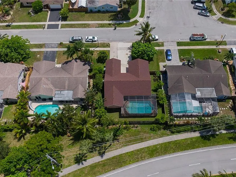 5332 NW 29th Ct — Photo 33