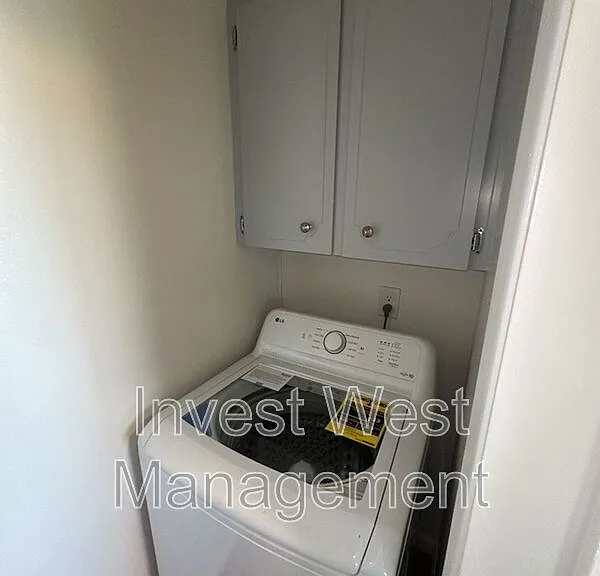 2920B Harney St — Photo 5