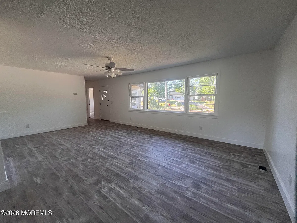 Building Photo - 14 Wood Ave #A