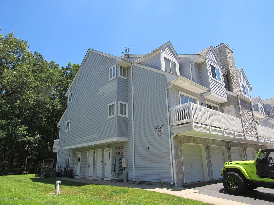 1st image of 1511 Arthur St