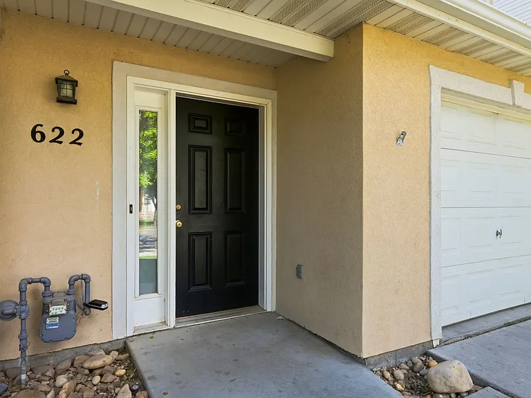 622 N Royal Troon Way — Photo 2