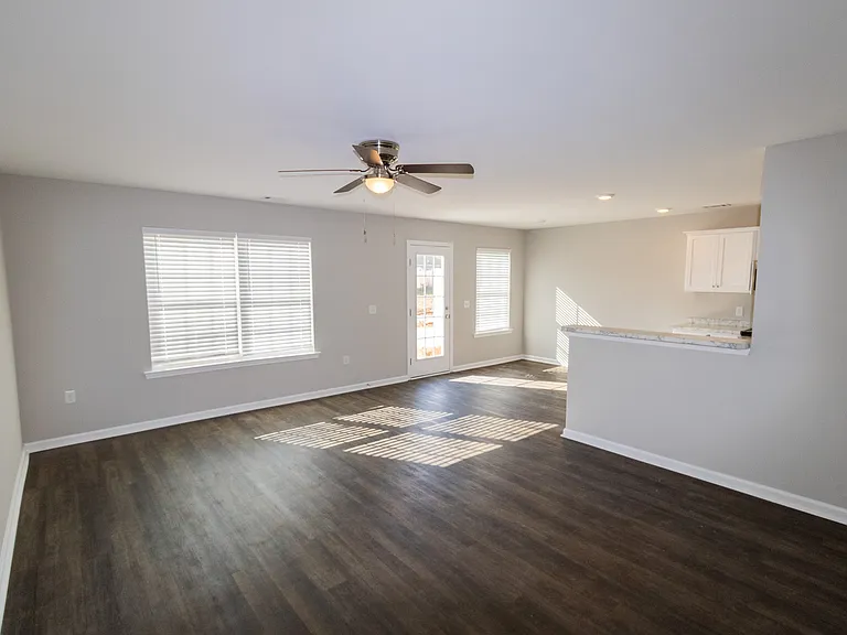 139 Callaway Cres — Photo 4