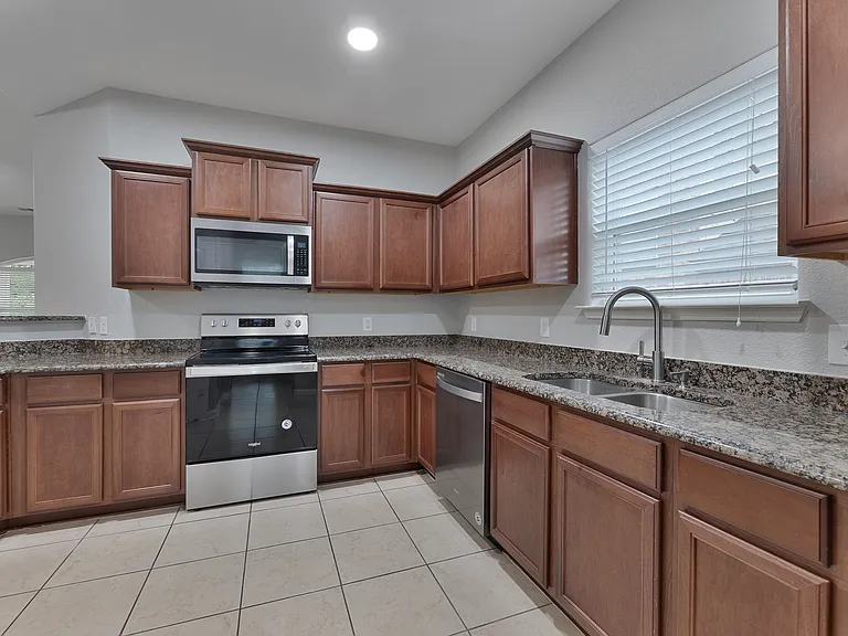 1805 Mesquite Ln — Photo 8