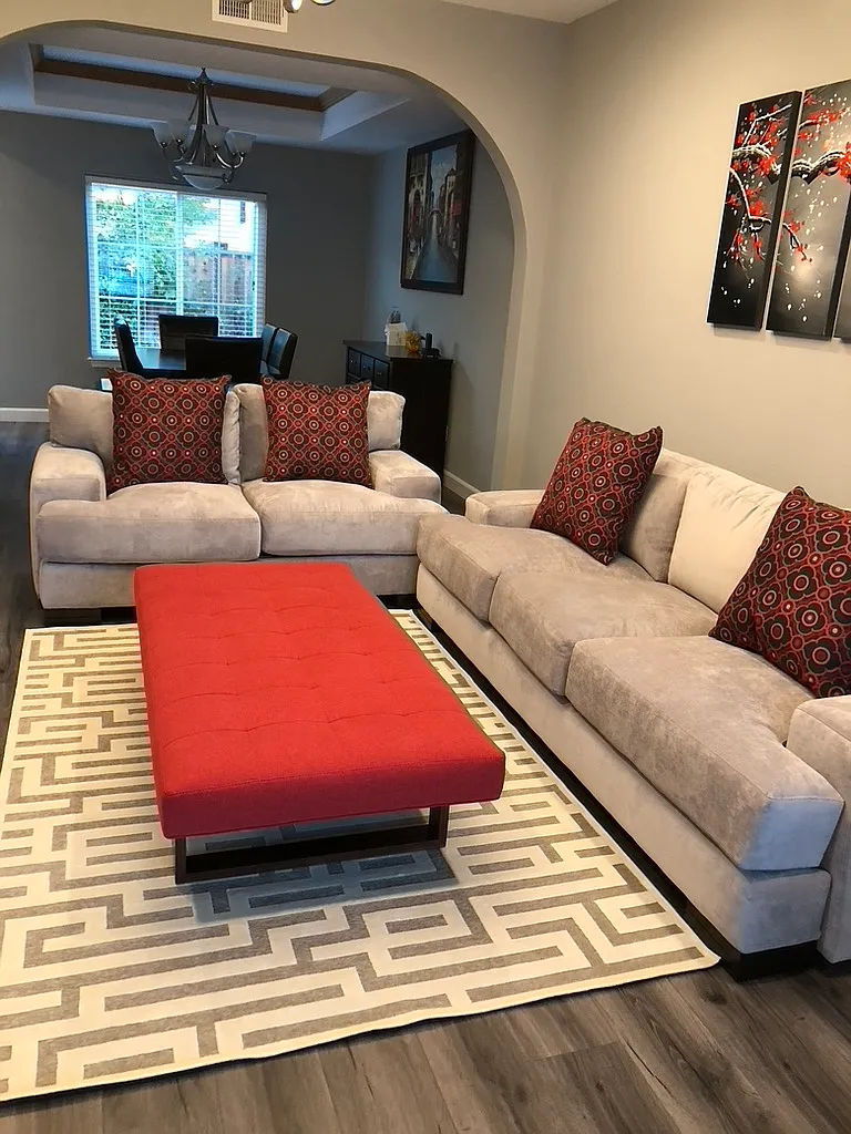 3 bed, 2.5 bath, 2301 sqft, $5,000 — Photo 2