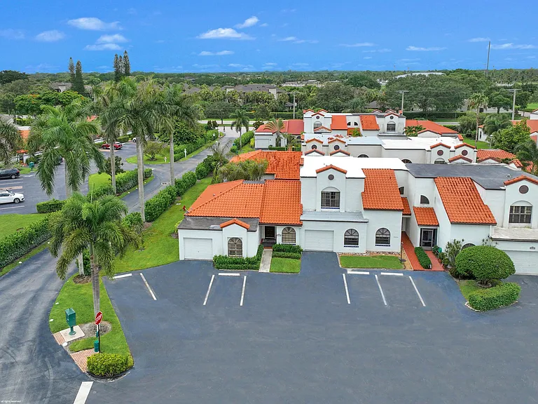 13504 Fountain View Blvd — Photo 32