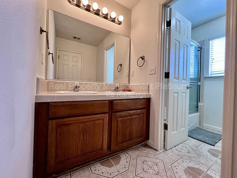 5460 W Ashcroft Ave — Photo 21