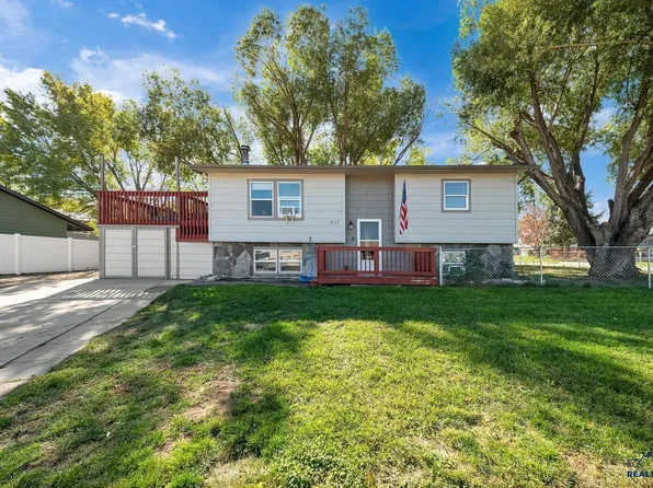 517 Lion Dr, Rapid City, SD 57701
