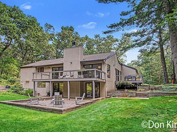 4th image of 9020 Bailey Dr NE