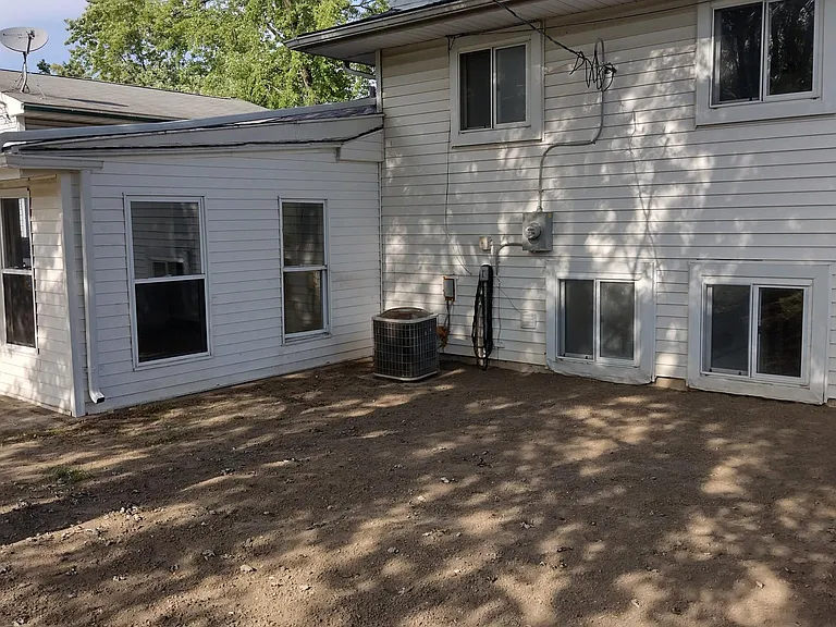 8211 Carrousel Blvd — Photo 26
