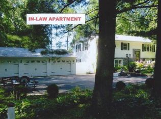 14 Marcel Rd, Halfmoon, NY 12065