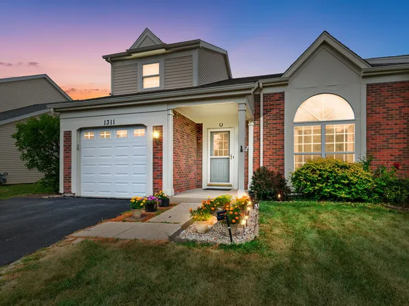 1311 Trinity Dr, Carol Stream, IL 60188