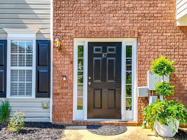 87 Benfield Cir — Photo 2