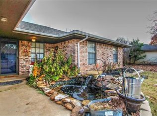 209 Christopher Dr, Chickasha, OK 73018
