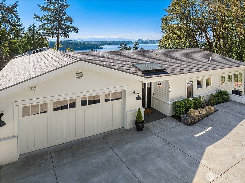 2nd image of 8430 SE 53rd Place