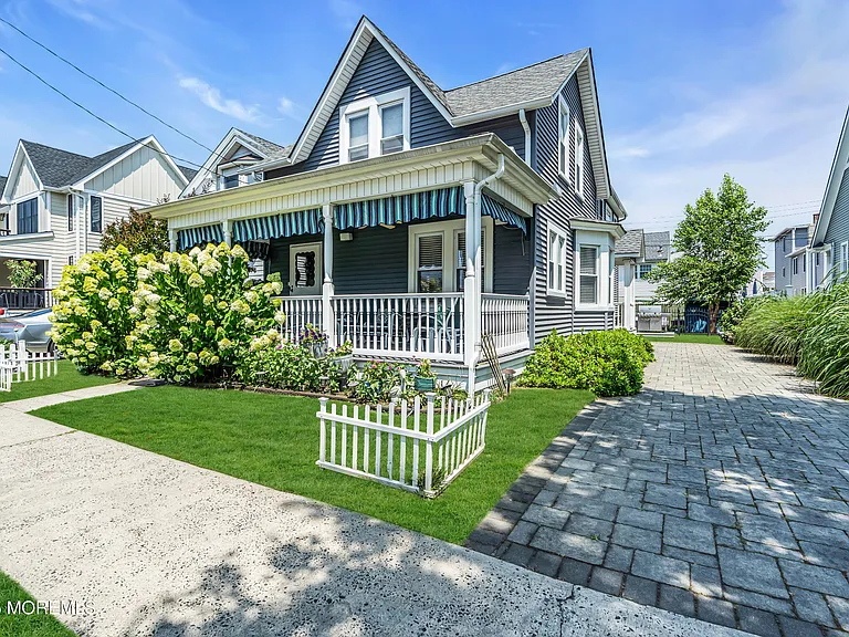 306 Ocean Park Ave — Photo 1