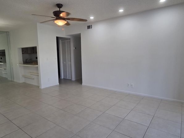 618 Sea Pine Way APT B2