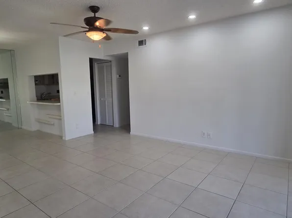618 Sea Pine Way, Greenacres, FL
