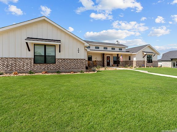 4th image of 104 Chinaberry Hill