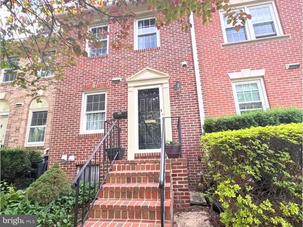 109 Great Falls St #10, Falls Church, VA 22046