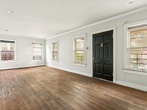 3rd image of 1330 W ROSEWOOD AVE