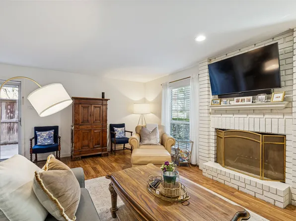 7623 Riverbrook Dr #17, Dallas, TX 75230