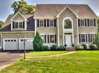 7 Russell Ct, Mendon, MA 01756