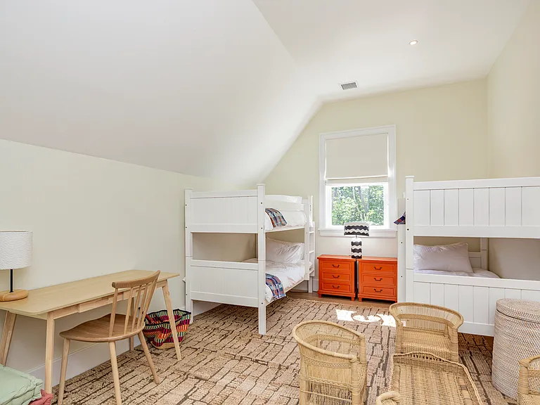 417 Edge Of Woods Rd — Photo 27