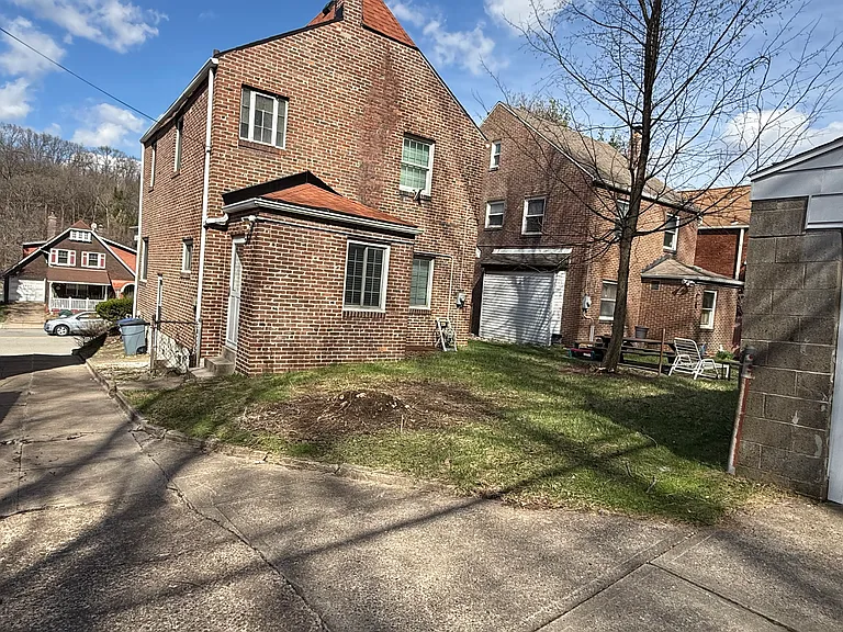 3891 Beechwood Blvd — Photo 4