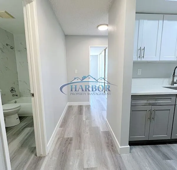 2315 S Grand Ave #12 — Photo 3