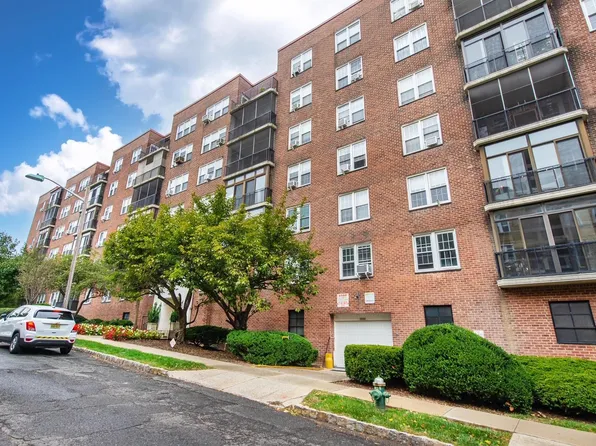 5 Roosevelt Pl APT 5S, Montclair, NJ 07042