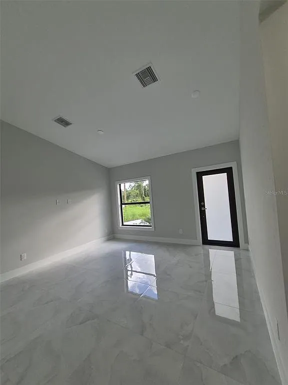 3 bed, 2.0 bath, 1094 sqft, $1,900 — Photo 4