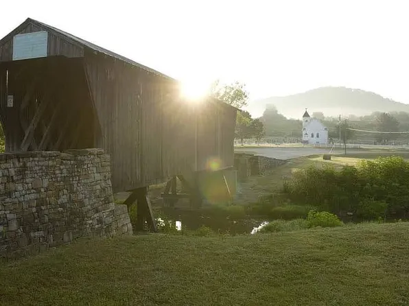 247 Covered Bridge Rd, Wallingford, KY 41093