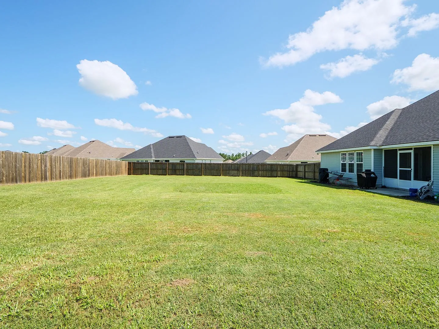 3960 Landings Cir — Photo 2