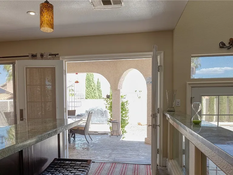 3704 N Campbell Rd — Photo 16