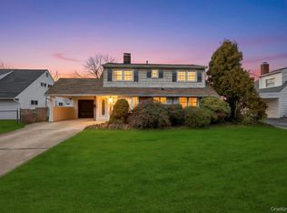 10 Grape Lane, Hicksville, NY 11801