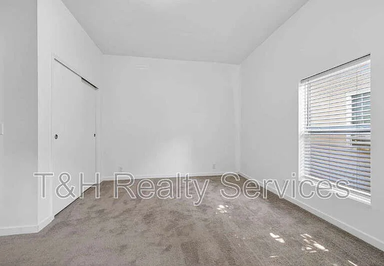 210 N Keystone Ave — Photo 22
